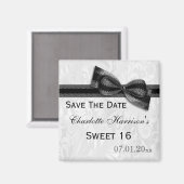 Witte Damask & Faux Bow Sweet 16 Bewaar de datum Magneet (Voorkant / Achterkant)