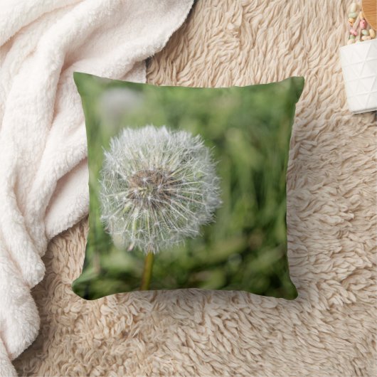 Witte dandelion bloem op groen gras kussen (Deken)