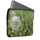 Witte dandelion bloem op groen gras laptop sleeve (Voorkant Rechts)