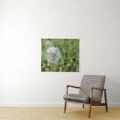 Witte dandelion bloem op groen gras wandkleed (In Situ (horizontaal))