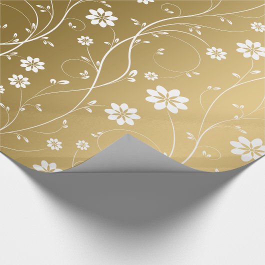 Witte delicate bloemen op gouden achtergrond cadeaupapier (Hoek)