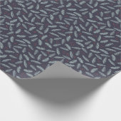 Witte dennen takken veren hulst bessen Kerstmis Cadeaupapier (Hoek)