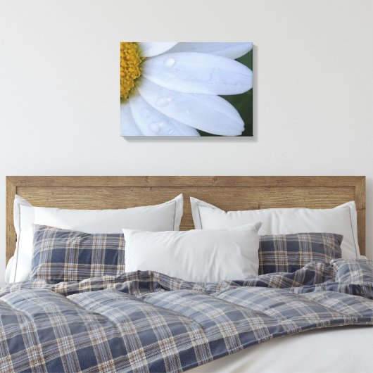 Witte Dewy Daisy Closeup Canvas Print (Insitu (Slaapkamer))