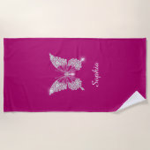 Witte Diamond Vlinder, Script Naam, Diepe Fuchsia Strandlaken (Voorkant)