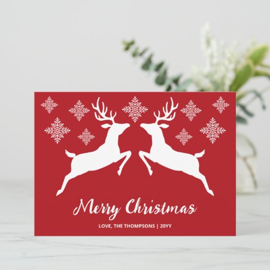 Witte dieper op rood met sneeuwvlokken en tekst feestdagenkaart (Staand voorkant)