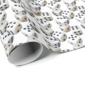 Witte dobbelstenen op wit cadeaupapier (Rol Hoek)