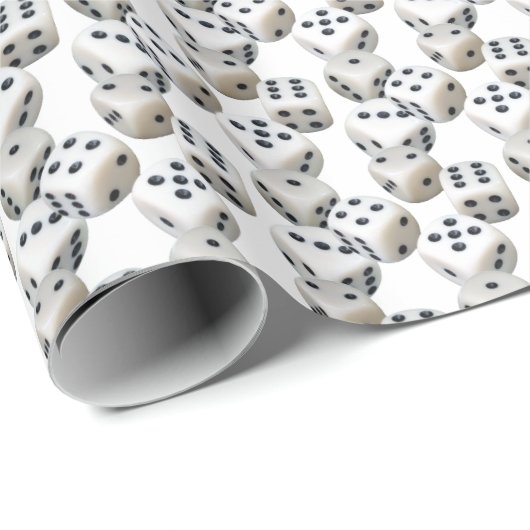 Witte dobbelstenen op wit cadeaupapier (Rol Hoek)