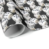 Witte dobbelstenen op zwart cadeaupapier (Rol Hoek)