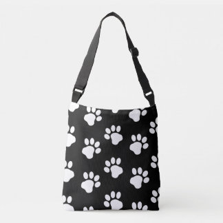 Witte doekjes verf afdrukken op zwart crossbody tas
