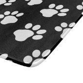 Witte doekjes verf afdrukken op zwart snijplank (Hoek)