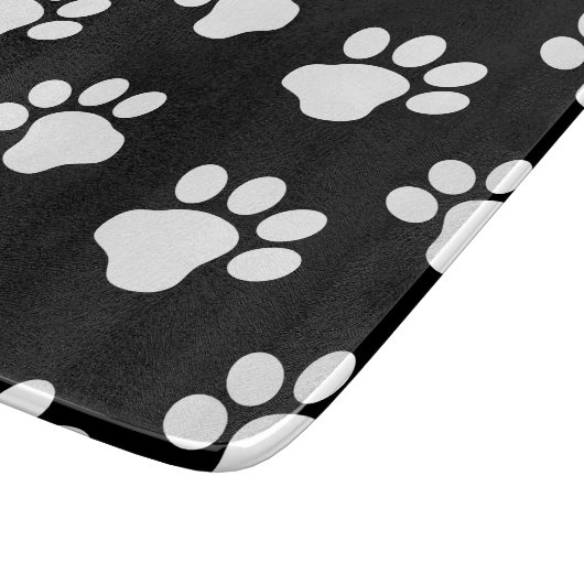 Witte doekjes verf afdrukken op zwart snijplank (Hoek)