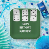 Witte Dominosen met zwarte Stippen op groen Papieren Bordje (Feest)