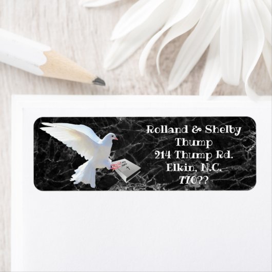 WITTE DOVE HOLDING BIBLE ETIKET (Insitu)