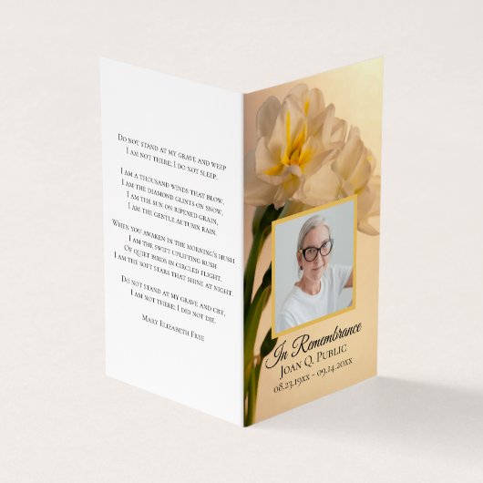 Witte dubbele daffodil bloemen begrafenisgebed visitekaartje (Buitenkant)
