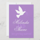 Witte duif paarse lint formele bruiloft uitnodigin kaart (Voorkant)