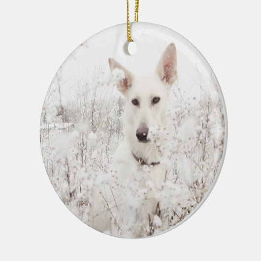 Witte Duitse herder in de sneeuw Keramisch Ornament (Links)