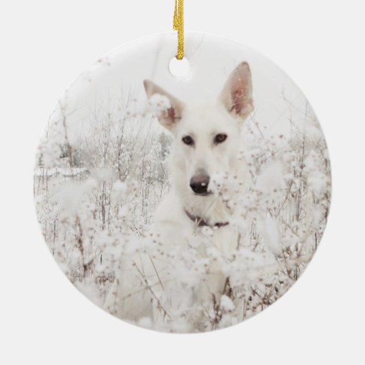 Witte Duitse herder in de sneeuw Keramisch Ornament (Achterkant)