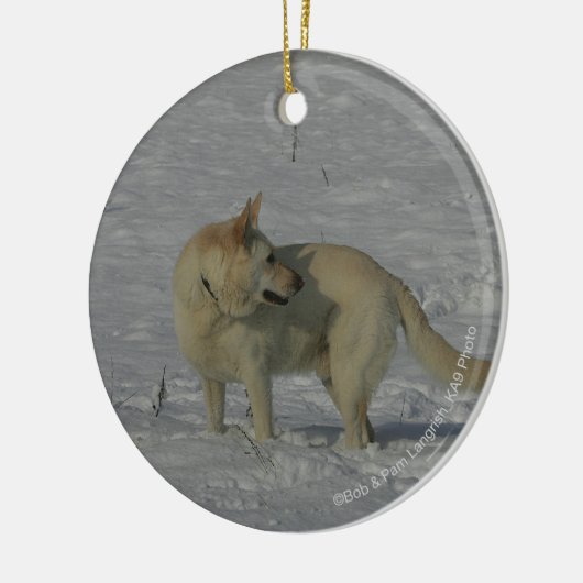 Witte Duitse herder in de sneeuw Keramisch Ornament (Links)