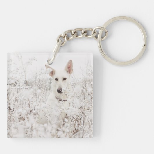 Witte Duitse herder in de sneeuw Sleutelhanger (Achterkant)