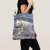 Witte Duitse Herder op Lake George Tote Bag (Dichtbij)