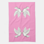 Witte duiven op roze keukenhanddoek (Verticaal)