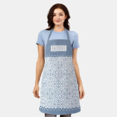 Witte dusty blue damask patroonranden schort (Gedragen)