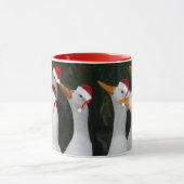 Witte eenden dragen rode kerstmutsen vakantie mok (Midden)