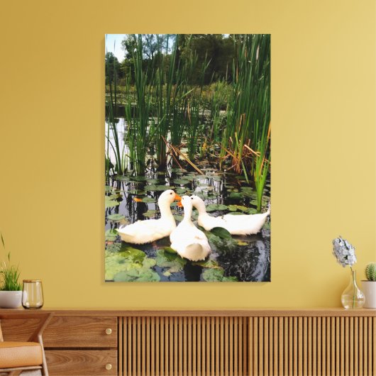 Witte eenden, lendenkussens, cattails, meeroever canvas afdruk (Insitu (Woonkamer))