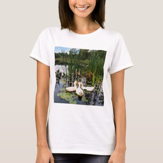 Witte eenden, lendenkussens, cattails, meeroever t-shirt (Voorkant)