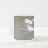 Witte eenden zwemmen Mok (Voorkant links)