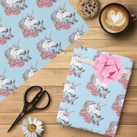 Witte eenhoorn roze bloemen blauw cadeaupapier