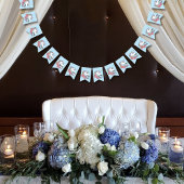 Witte eenhoorn roze bloemen blauw vlaggetjes