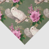 Witte eigenaar en roze rozen op groene ontkoppelin tissuepapier (Detail)