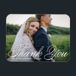 Witte elegante foto bruiloft Dank u Magneet<br><div class="desc">Vier je liefde en show dankbaarheid met onze aanpasbare foto bruiloft dank je magneet! Deze unieke aandenken is ideaal om uw dierbaren te herinneren aan uw speciale dag, terwijl het uiten van uw oprechte bedankt op een gedenkwaardige manier. Het beschikt over een elegante kalligrafie en klassieke typografie. U kunt deze...</div>