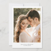 Witte elegante script moderne zwarte bruiloft kaart (Achterkant)