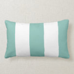 Witte en Aqua Stripe Pillow Kussen<br><div class="desc">Breedtegels in wit en waterblauw zijn een modern en preppy accent voor uw thuisdecor. Paar met grotere patronen voor een elegante mix en een stijl op trendbasis.</div>