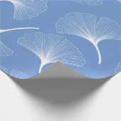 Witte en blauwe abstracte bladeren cadeaupapier (Hoek)
