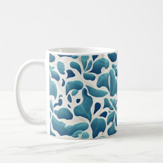 Witte en blauwe Abstracte bladeren | Kustpatroon Koffiemok (Links)