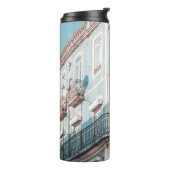 WITTE EN BLAUWE CONCRETE BOUW THERMOSBEKER (Gedraaid links)