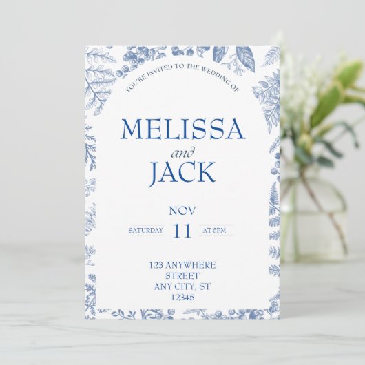 Witte en Blauwe Moderne Bloemen Huwelijksuitnodigi Kaart (Staand voorkant)