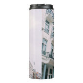WITTE EN BROEIENDE GEBOUWEN THERMOSBEKER (Achterkant)
