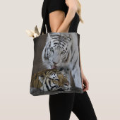 Witte en bruine tijgers die rusten tote bag (Dichtbij)
