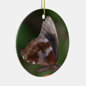 Witte en bruine vlinder op rode ventilator keramisch ornament (Rechts)