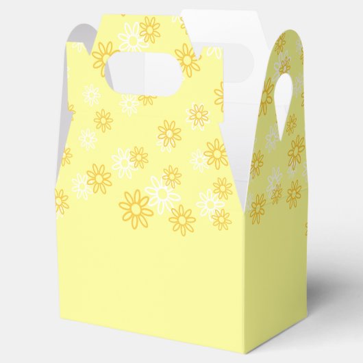 Witte en gele bloemen op pastelgeel bedankdoosjes (Geopend)
