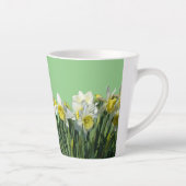 Witte en gele Daffodils Cust. BC Green Latte Mok (Rechts)