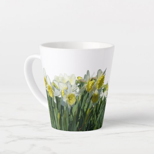 Witte en gele Daffodils Cust. BC White Latte Mok (Linkerhoek)