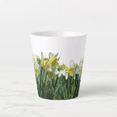 Witte en gele Daffodils Cust. BC White Latte Mok (Voorkant)