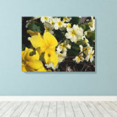 Witte en gele tuinbloemen canvas afdruk (Insitu (Houten vloer))