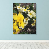 Witte en gele tuinbloemen canvas afdruk (Insitu (Houten vloer))