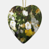 Witte en gele viooltjes keramisch ornament (Links)